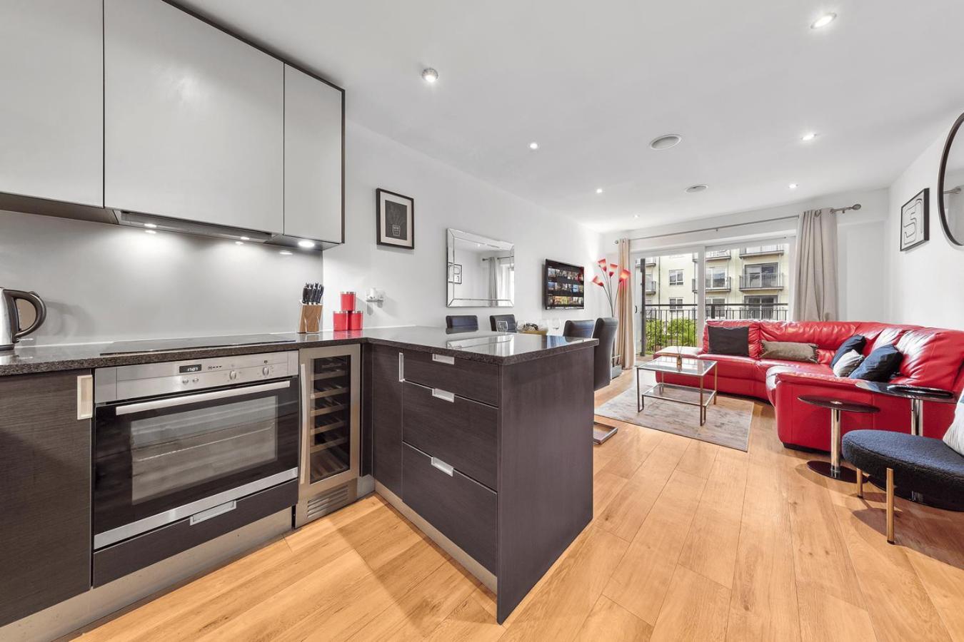 Stylish 2-br In Colindale, London Next To Wembley, London Museum And Underground Station Apartment Edgware