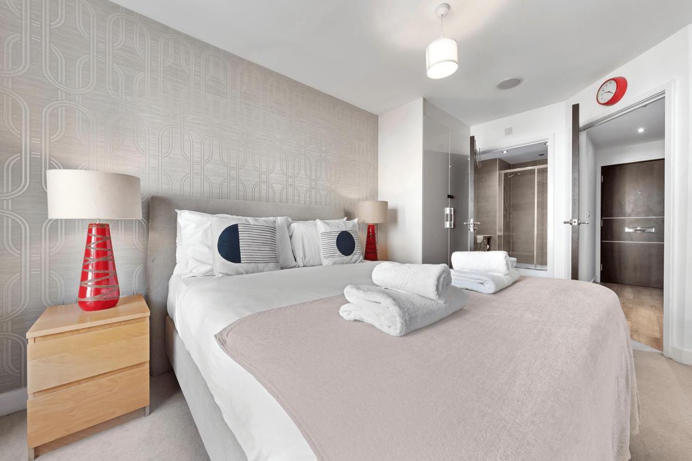 Stylish 2-br In Colindale, London Next To Wembley, London Museum And Underground Station Apartment *
