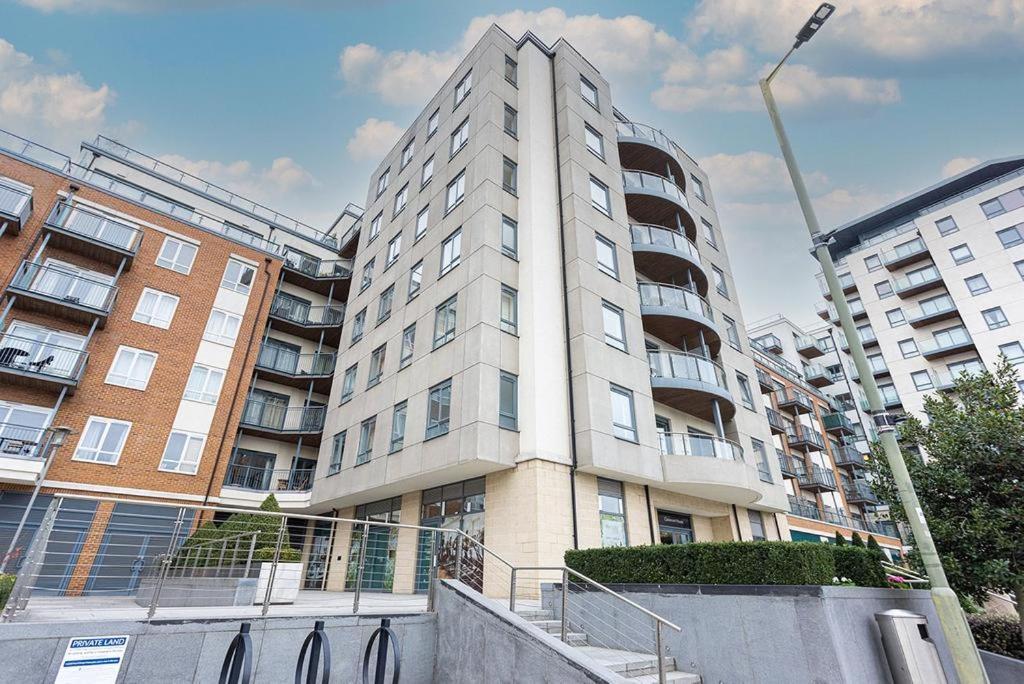 Stylish 2-br In Colindale, London Next To Wembley, London Museum And Underground Station Edgware