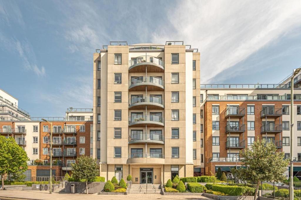 Stylish 2-br In Colindale, London Next To Wembley, London Museum And Underground Station Edgware